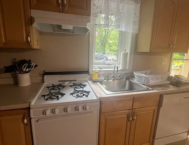 33 Valley Dr — Photo 1