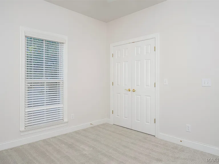 5540 Ash Grove Cir — Photo 3