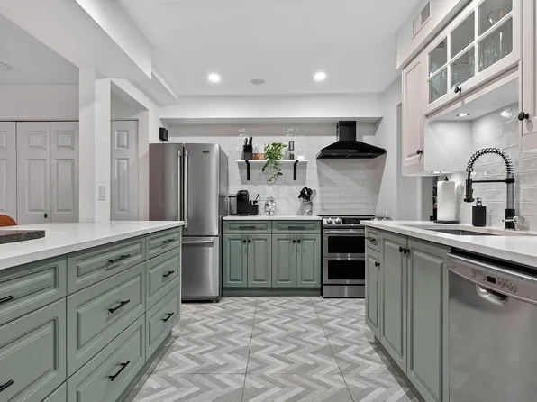 7355 Capistrano Dr, Burnaby, BC V5A 1P7