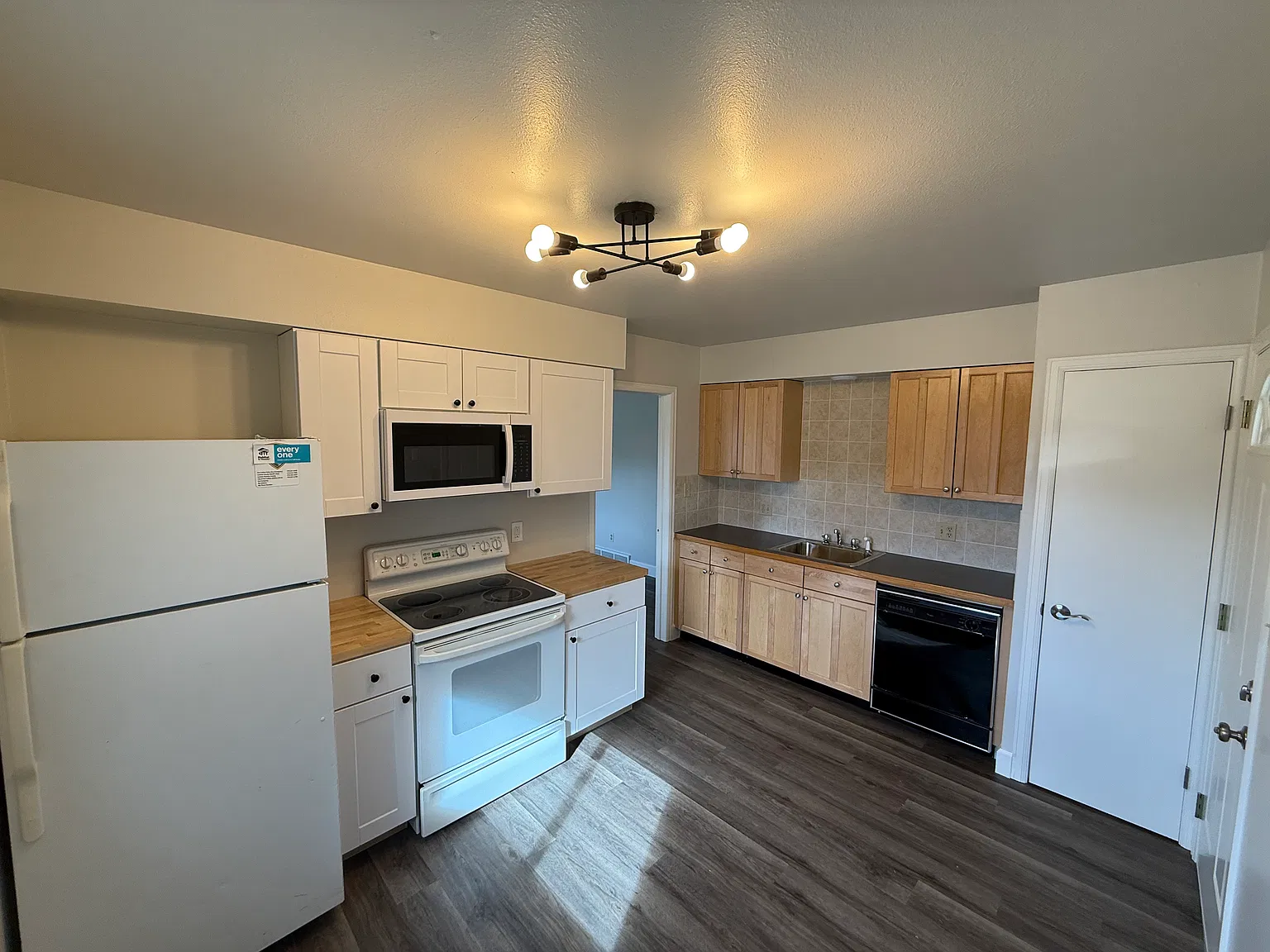 4 bed, 1300 sqft, $1,950 — Photo 2