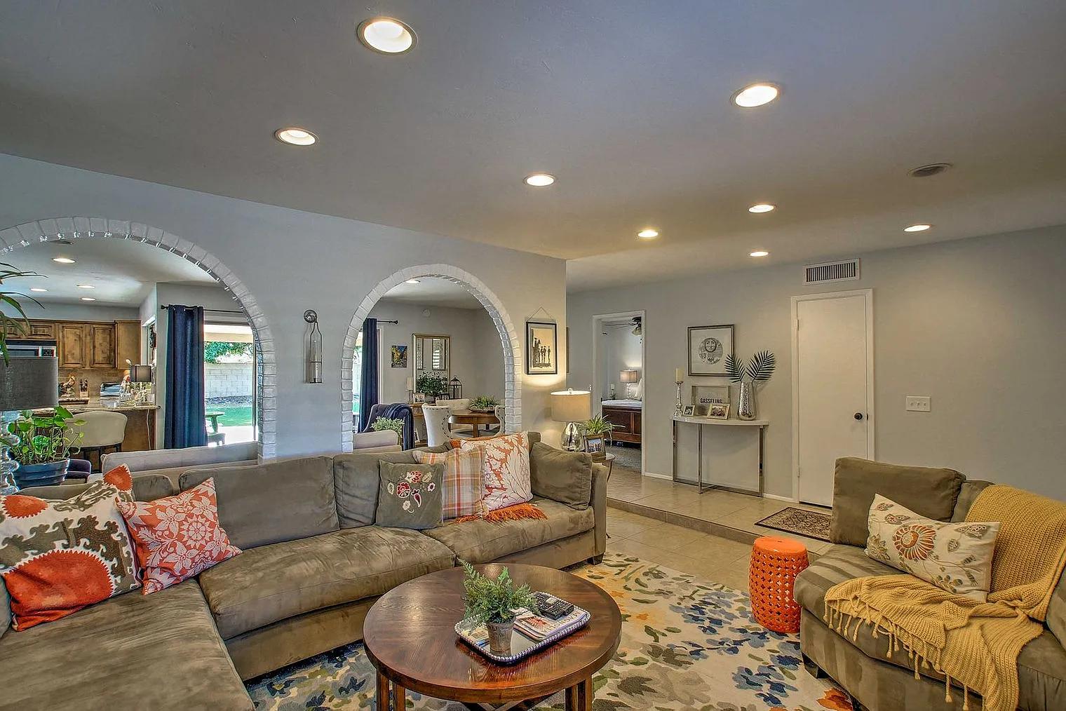 3 bed, 2.0 bath, 1614 sqft, $4,432 — Photo 4