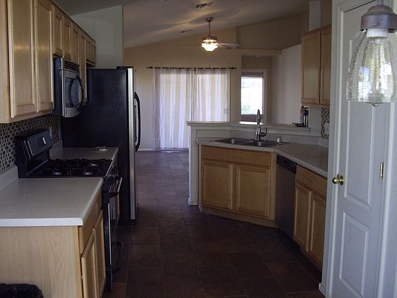 Great flow from kitchen to family room