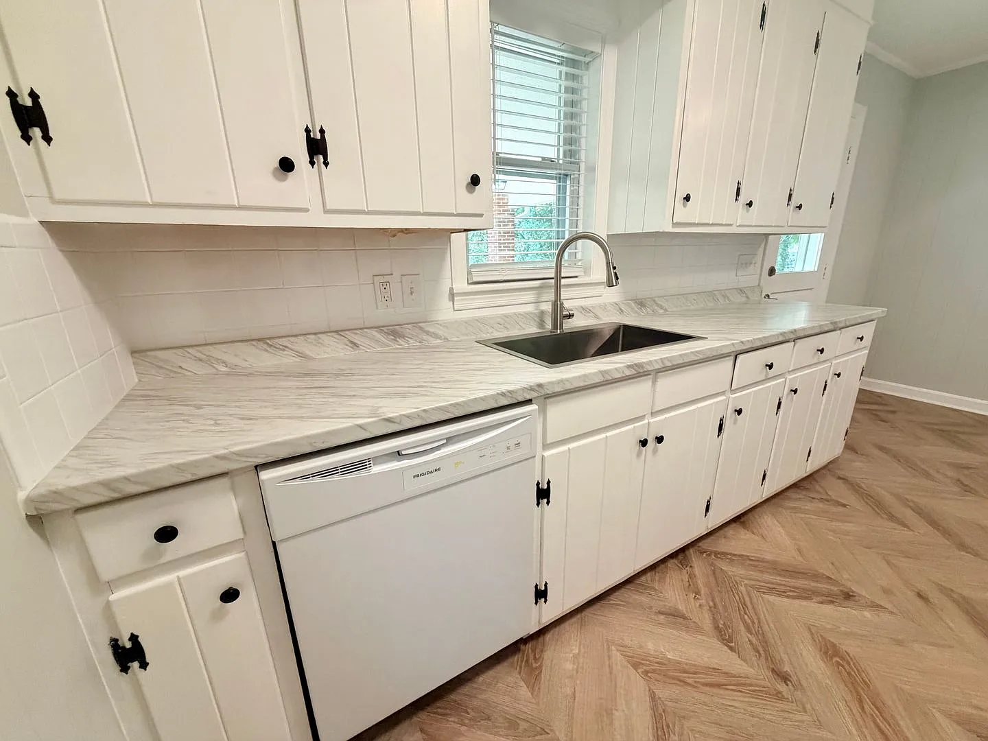 New Listing, New Possibilities! — Photo 3