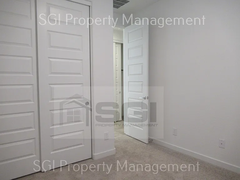 8911 W Bethany Heights Dr — Photo 8
