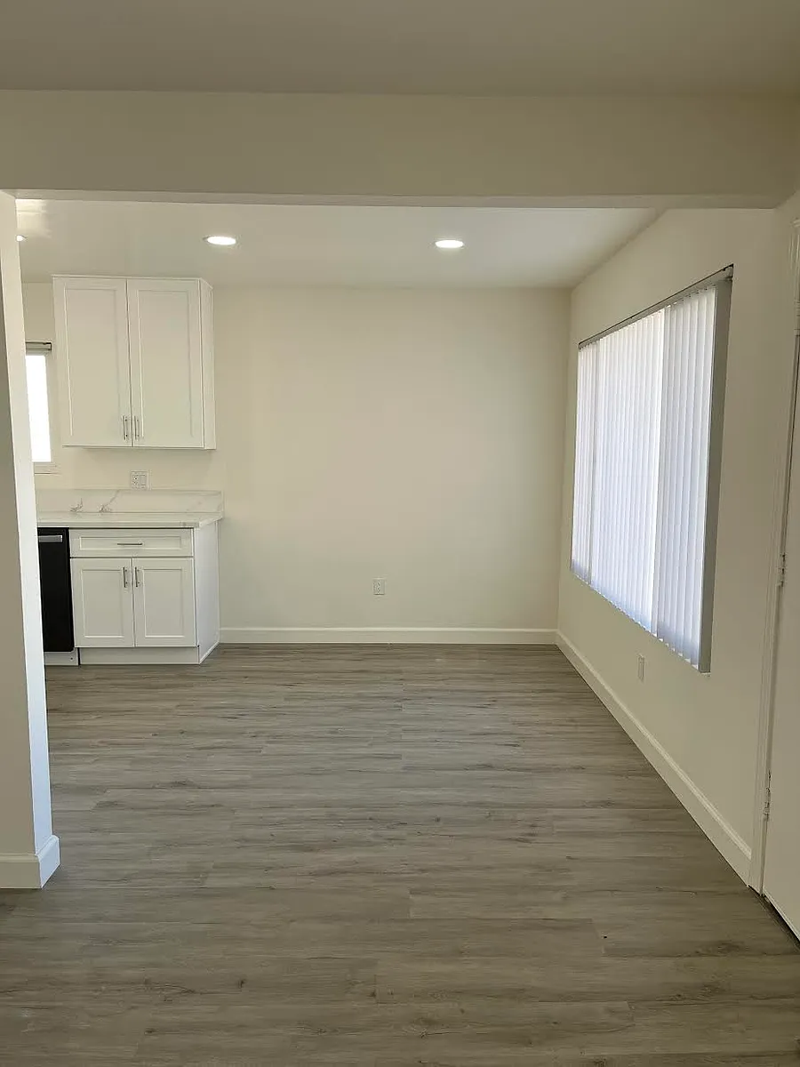 Dining room open concept - 18371 Patterson Ln #4