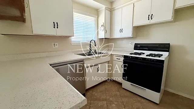 2714 W 9th St — Photo 4