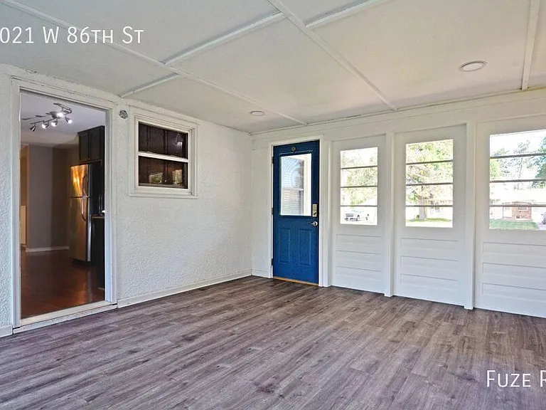 1021 W 86th St — Photo 21