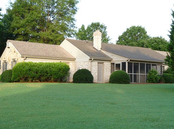 2nd image of 109 Bridgewater Ct