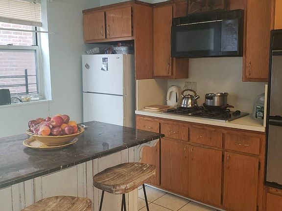 4th image of 1606 E 56th St
