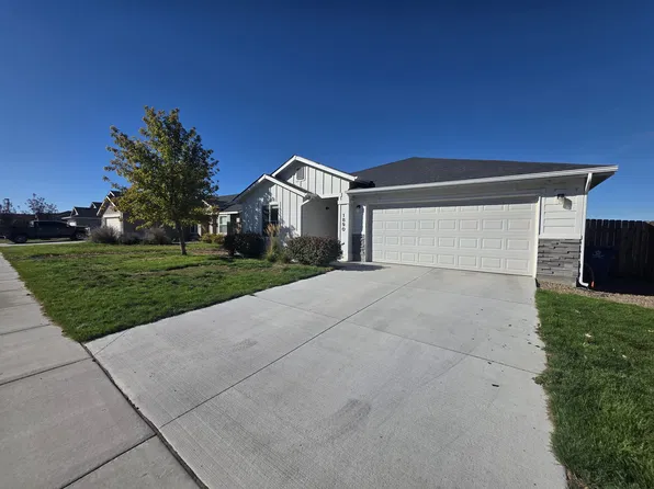 1890 SW Challis Dr, Mountain Home, ID 83647