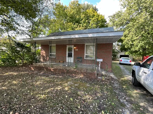 615 S Union St, Staunton, IL 62088
