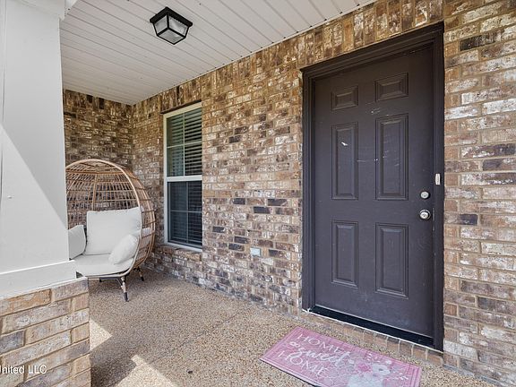 3rd image of 8856 Courtly Cir N