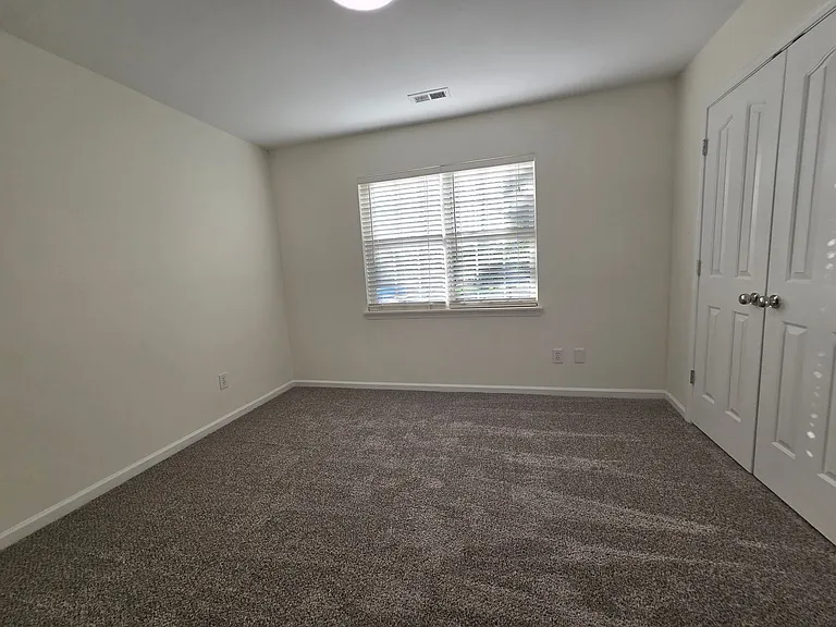 112 Spring Grove Dr — Photo 18