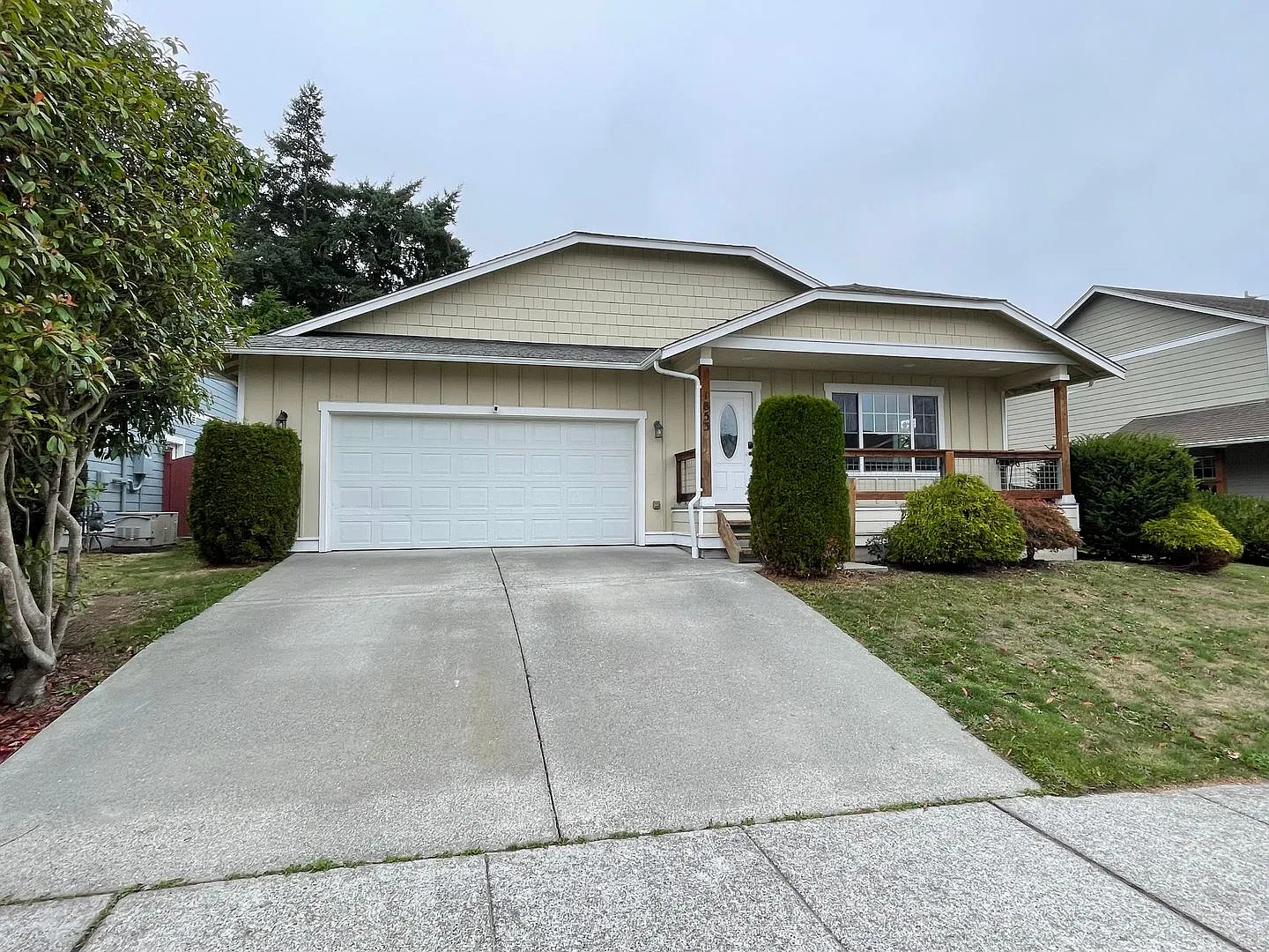 Charming, Modern One Story Home! Pet Friendly! — Photo 1