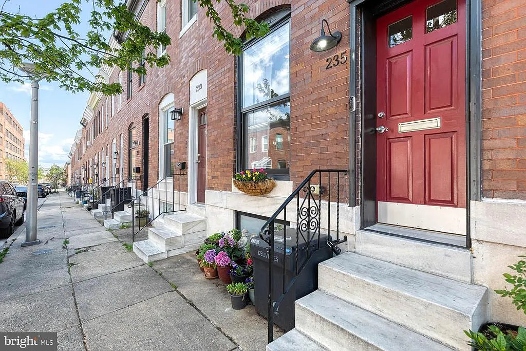 Building Photo - 235 S Robinson St