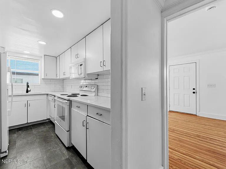 214 Margaret St — Photo 22