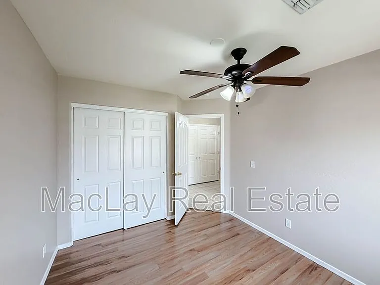 2863 E Oakland Ct — Photo 16