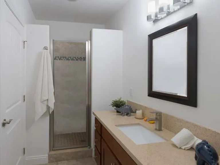 1050 Roxbury Rd — Photo 26