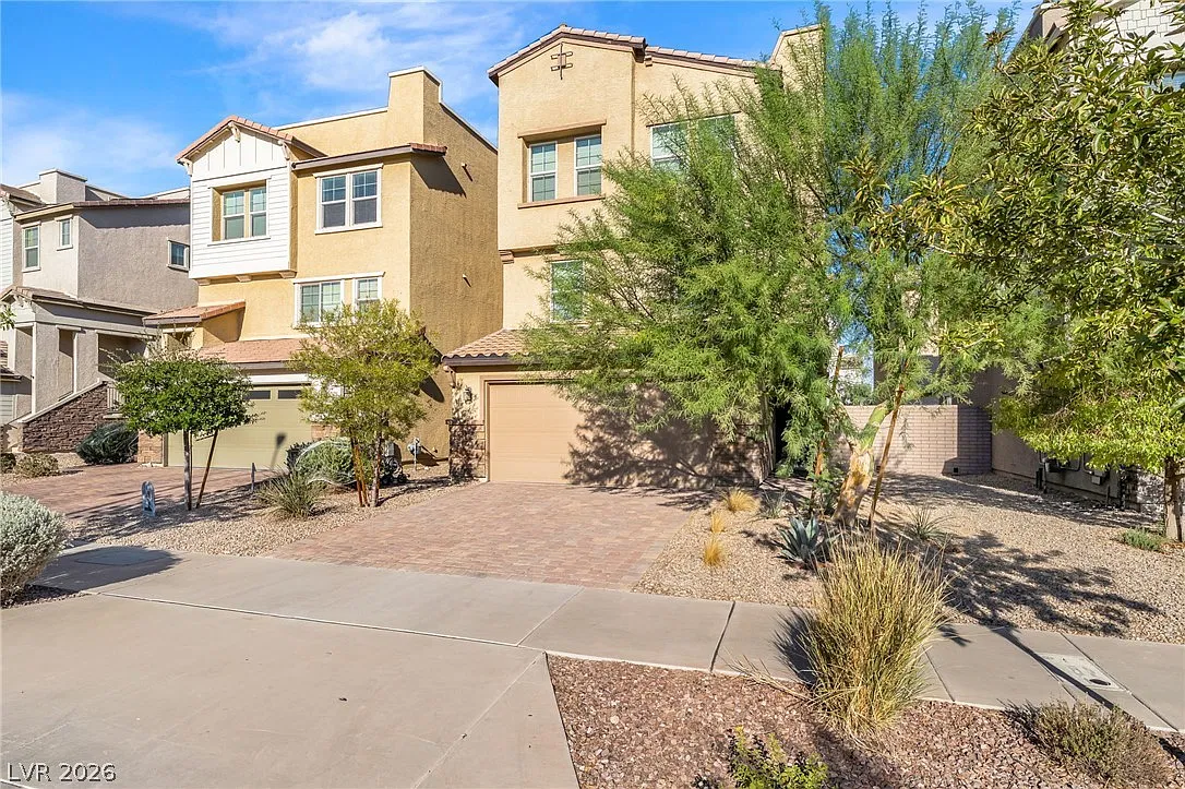 3 bed, 3.5 bath, 2062 sqft, $2,400 — Photo 2