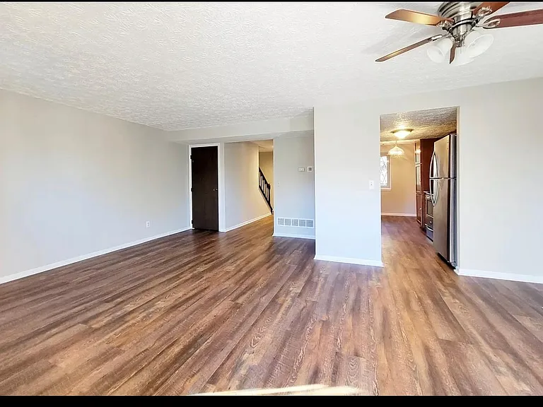 7519 Blackstone Ct — Photo 3