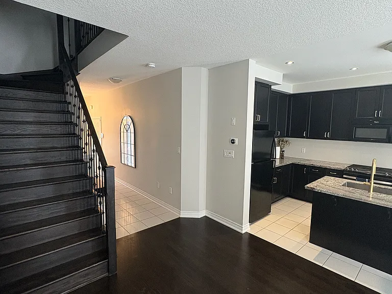 7 Sonoma Valley Cres — Photo 11