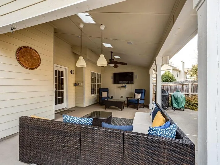 2020 Chelton Way SE — Photo 36