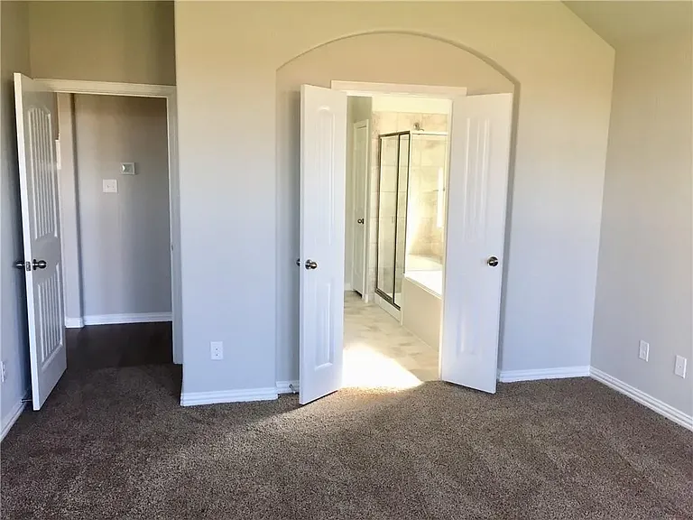 2121 Austin Ln — Photo 7
