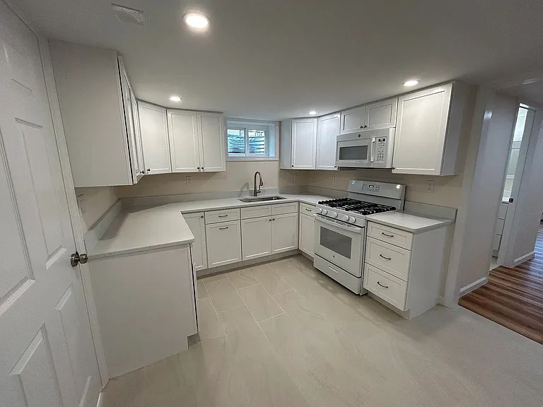 90 Havemeyer Ln #2 — Photo 2