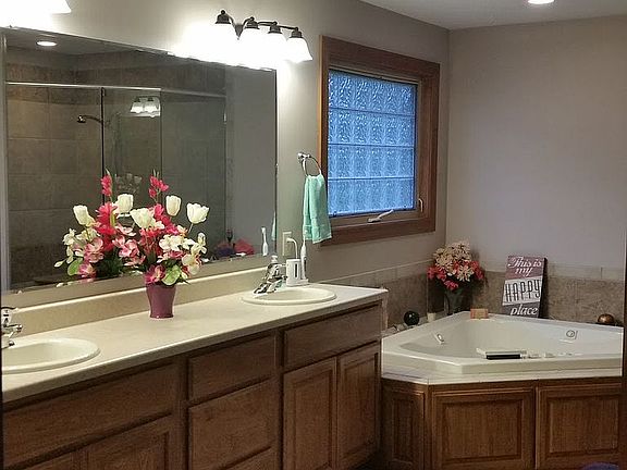 Master Bathroom Jacuzzi Tub
