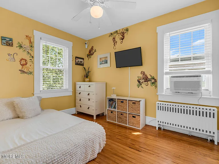 706 E St — Photo 34