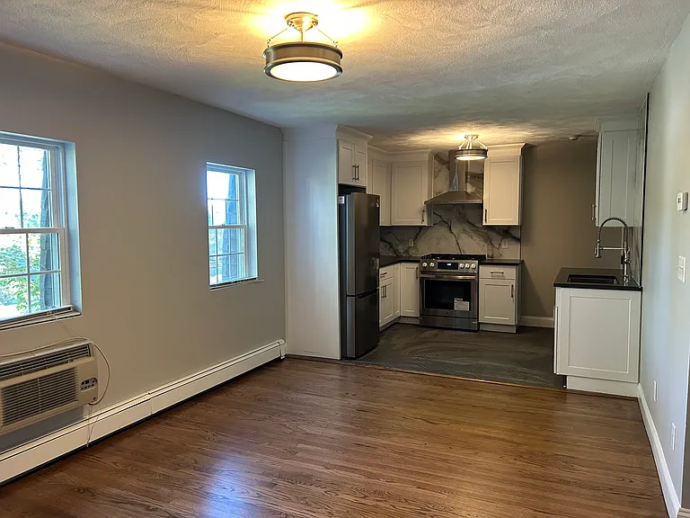 18 Ashcroft St #301 — Photo 7