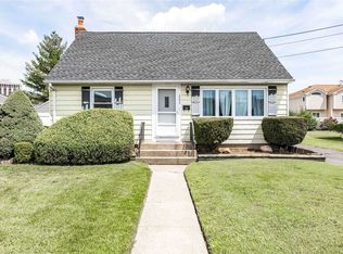 2293 5th St, East Meadow, NY 11554