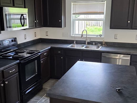 5th image of 15098 Royal Grove Dr