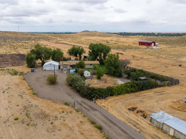 3960 NE Hodge Ln, Mountain Home, ID 83647