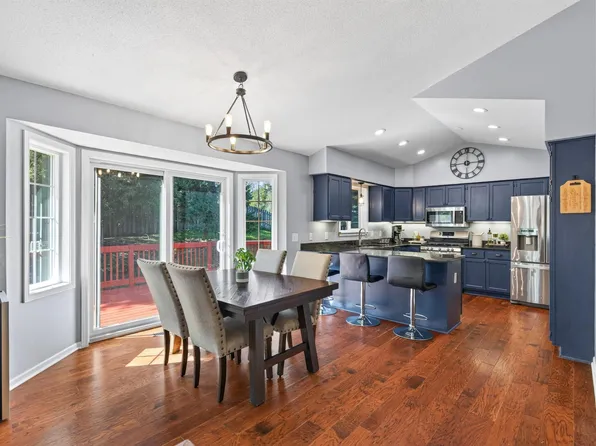 16025 Grove Trl, Lakeville, MN 55044
