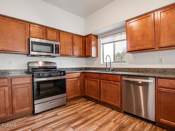 2nd image of 442 E Placita Cordel