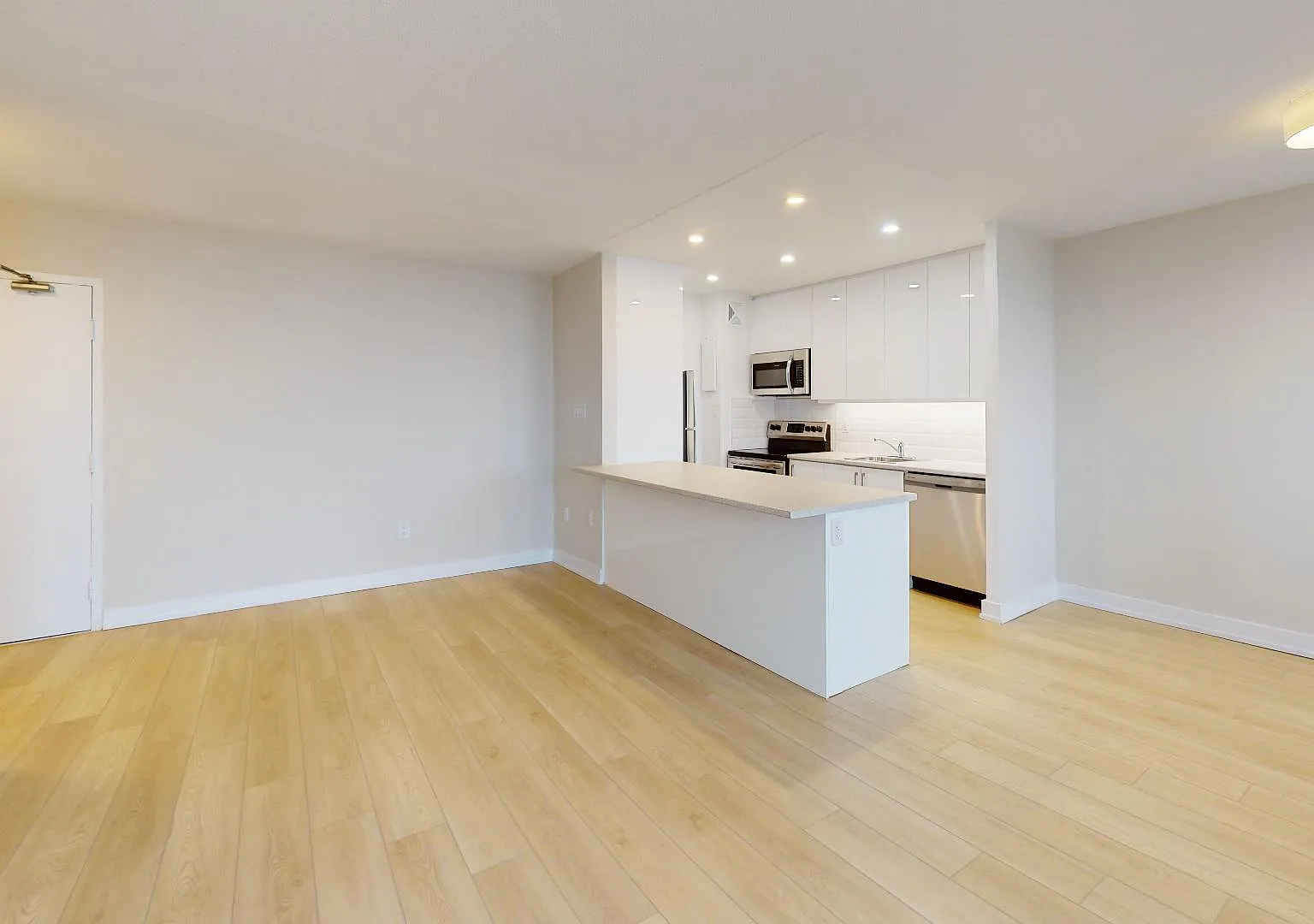 614 Lake — Photo 3