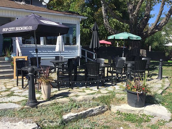 3rd image of 1925 Lakehurst Rd