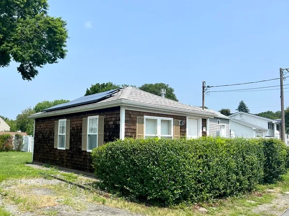 79 Angus St, Somerset, MA 02725