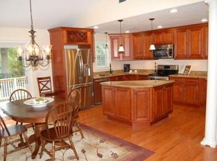 22 James St, Franklin, MA 02038