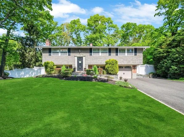 1 Cottontail Lane, East Setauket, NY 11733