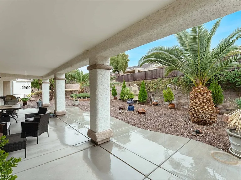 2565 Leighton Ave — Photo 38