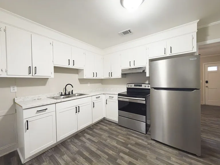 1533 N Avalon Cir — Photo 14