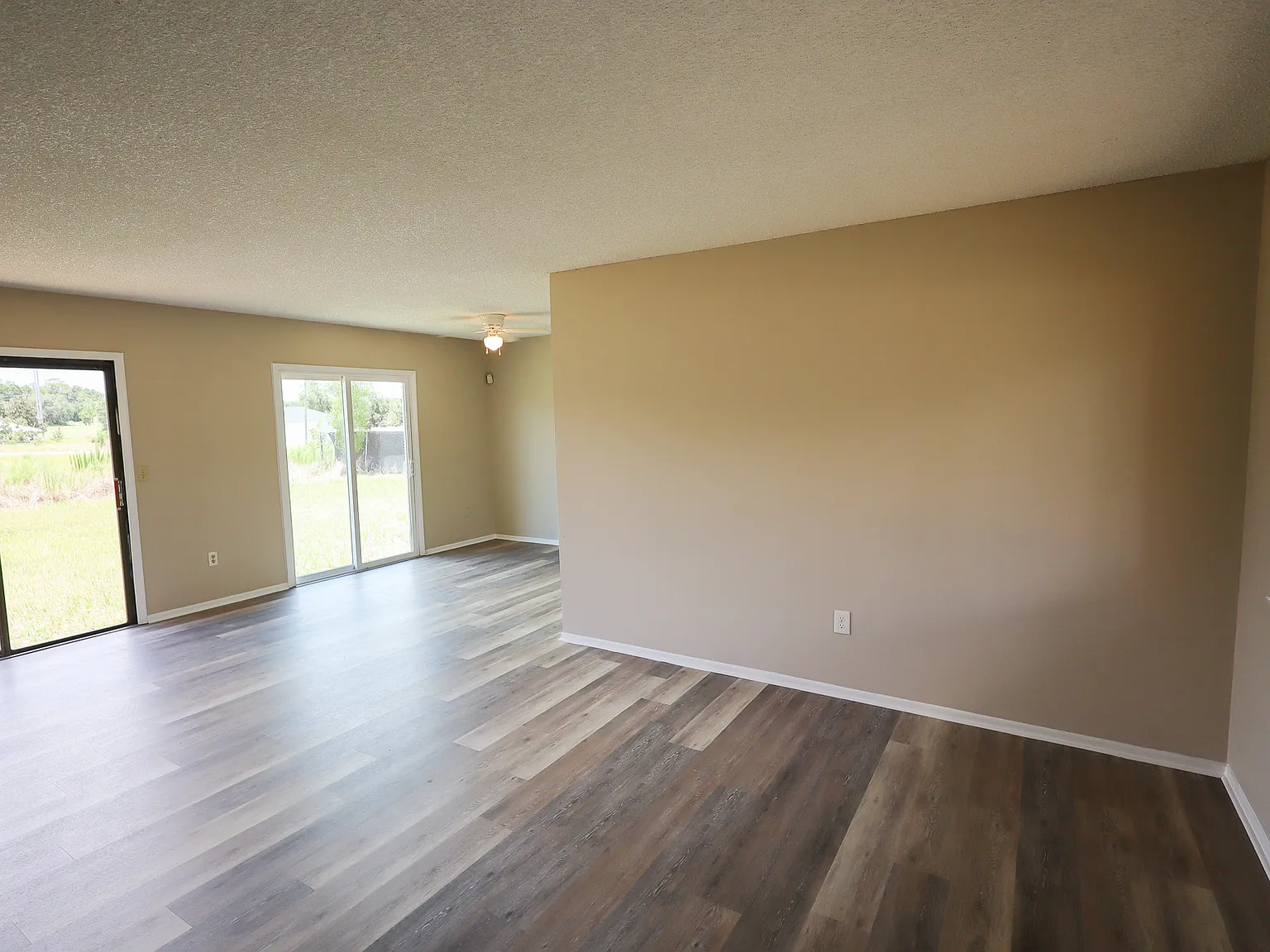 199 Willow Rd - 1 — Photo 4