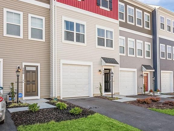 3rd image of 498 Parkland Dr