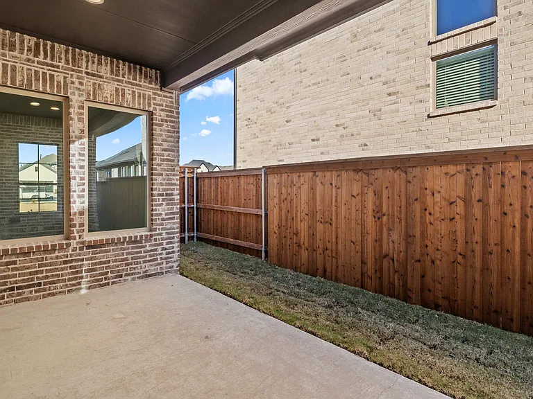 2612 Griffith Mews — Photo 11