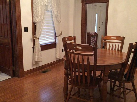 3rd image of 407 Pelham St