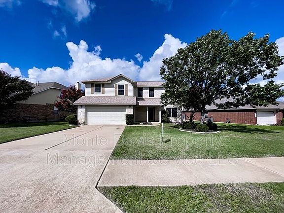 2nd image of 1641 Abbey Ln