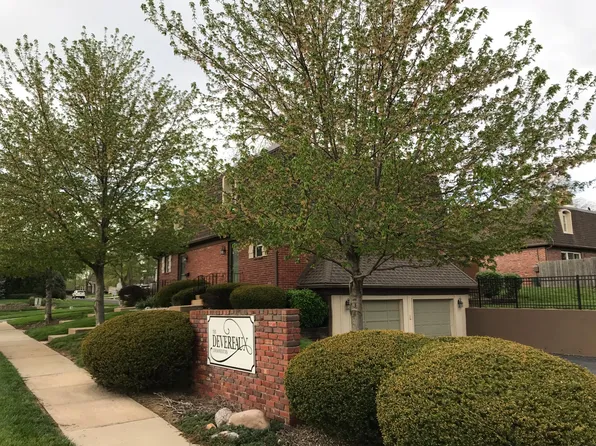 5901 Robinson Ln, Overland Park, KS 66202