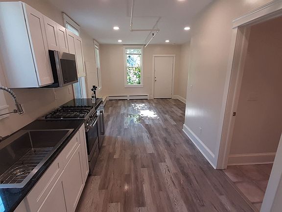 2nd image of 514 S Aurora St #D